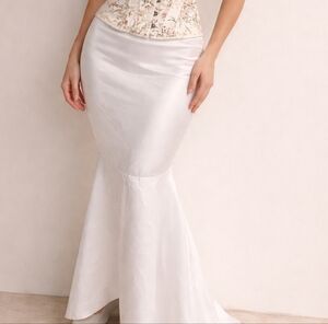 Elegant White Satin Skirt